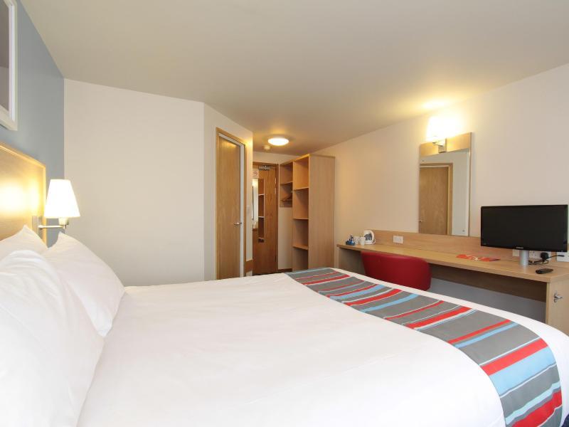 Travelodge Swindon Central Exterior foto
