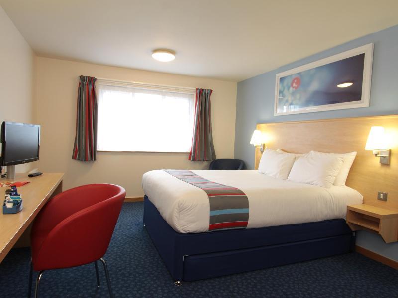 Travelodge Swindon Central Exterior foto